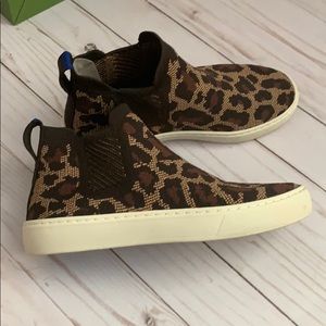 Rothys animal print Chelsea size 5